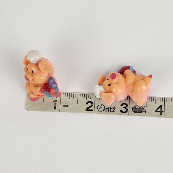 Russ Berrie Hogs 'N Kisses Pig Piggy Figurine Chef Hat Hugs Hearts Lot of 2 Vtg - Picture 10 of 12